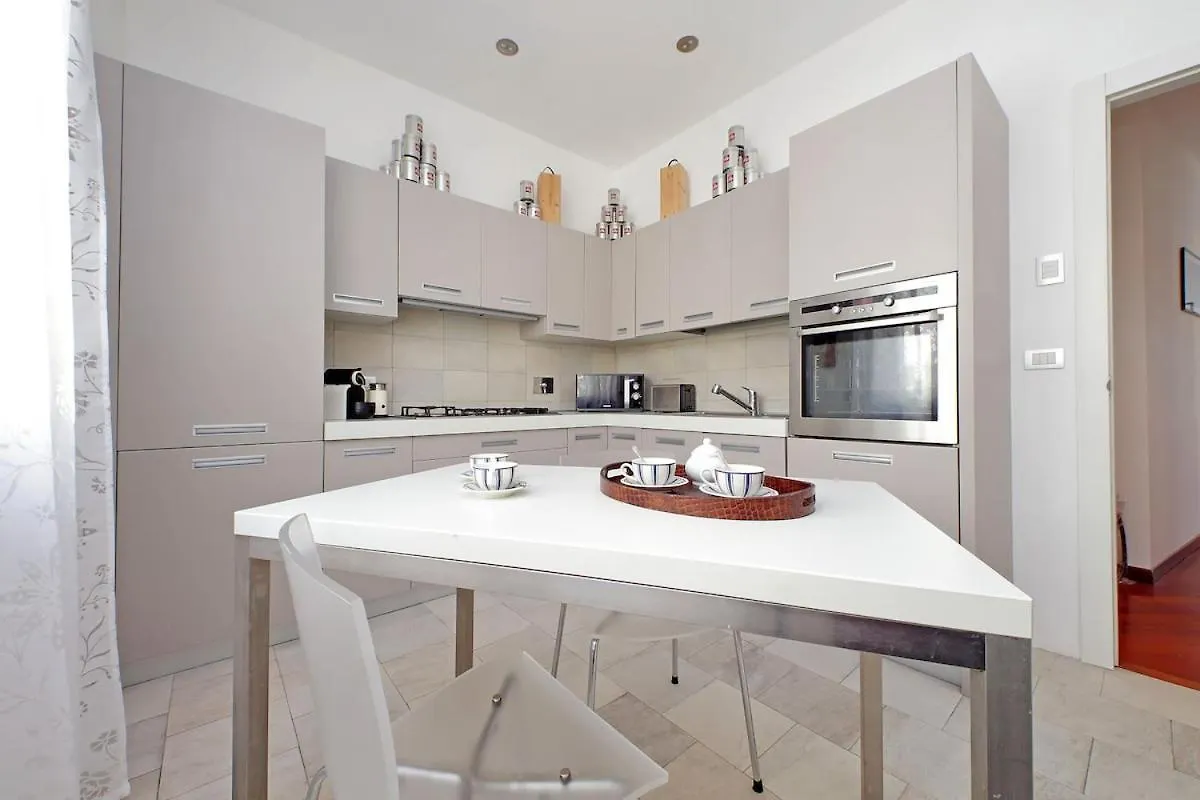 Residenza Belvedere Luxuryaparment-Pool&Balcony-Jacuzzi-Aircond-Wifi Rome