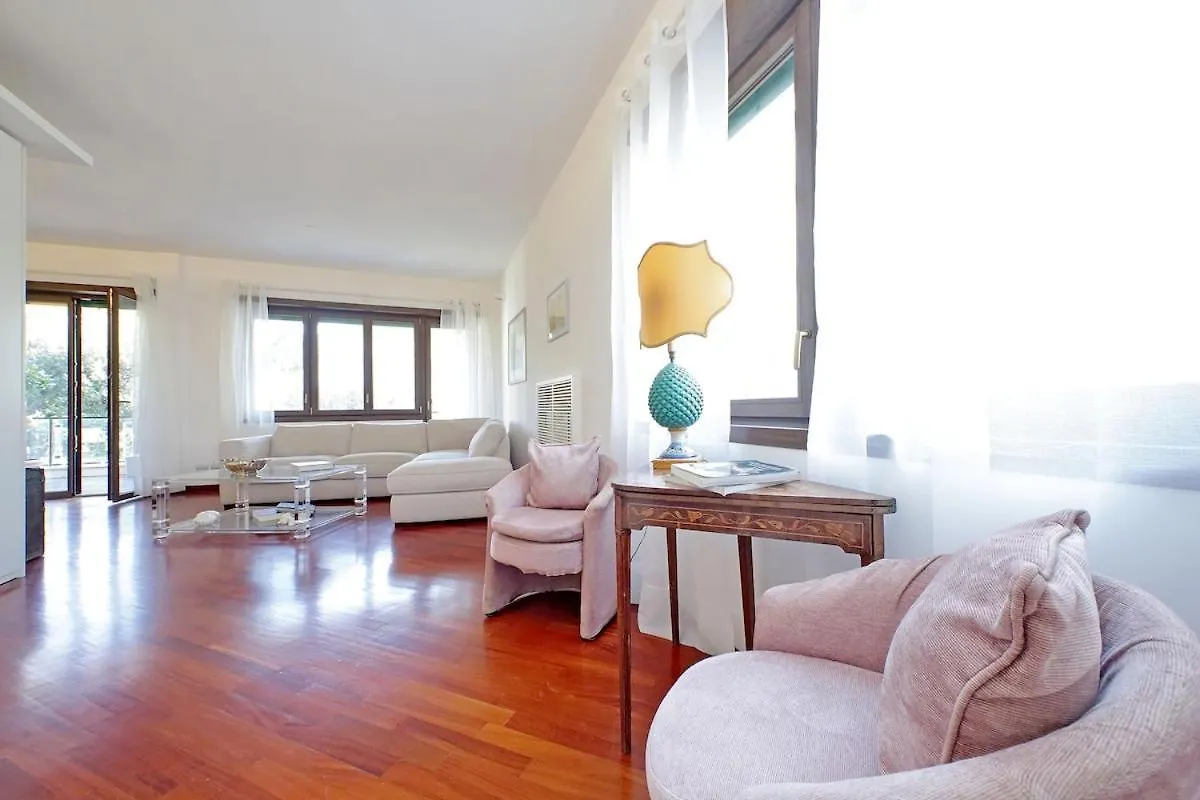 Residenza Belvedere Luxuryaparment-Pool&Balcony-Jacuzzi-Aircond-Wifi Rome