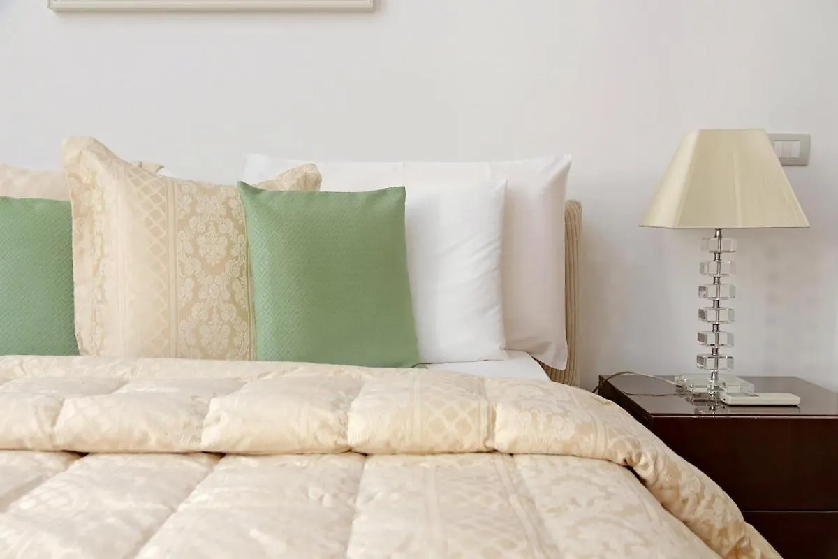 Residenza Belvedere Luxuryaparment-Pool&Balcony-Jacuzzi-Aircond-Wifi Rome 0*,  Italy